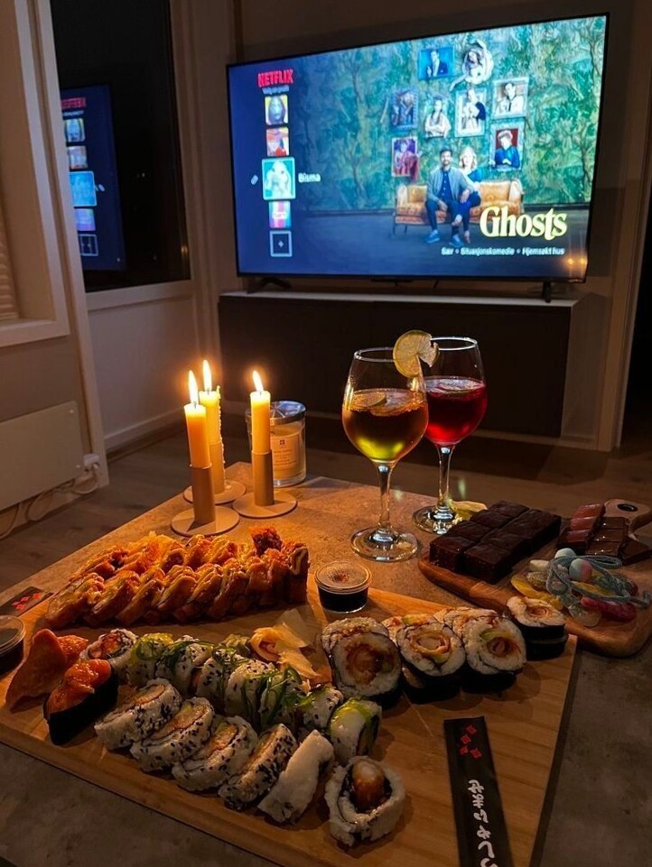 🥀 👁️ 30 Sweet Romantic At Home Date Night Ideas » Hike N Dip | poetry of falling 123