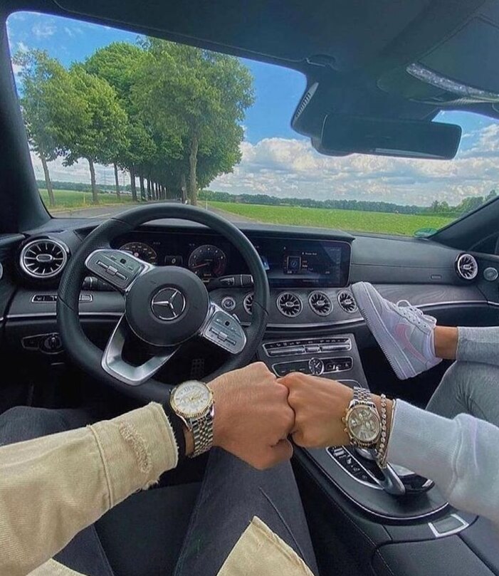 Soul-Aligning Business Bonds: When Professional Paths Intertwine with Heartfelt  663