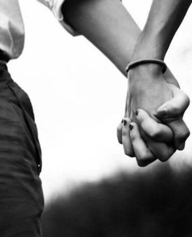 🕸️ ✦ The Way You Hold Hands Reveals Your Love Language 435