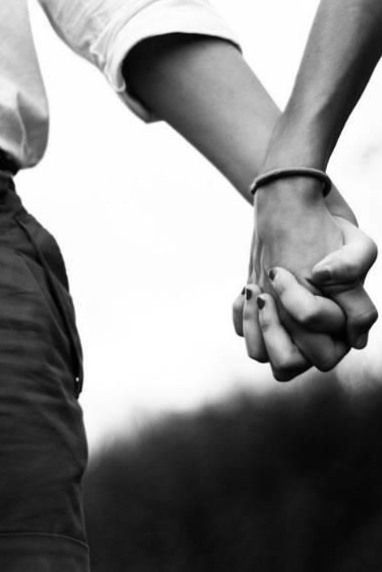 🕸️ ✦ The Way You Hold Hands Reveals Your Love Language 435