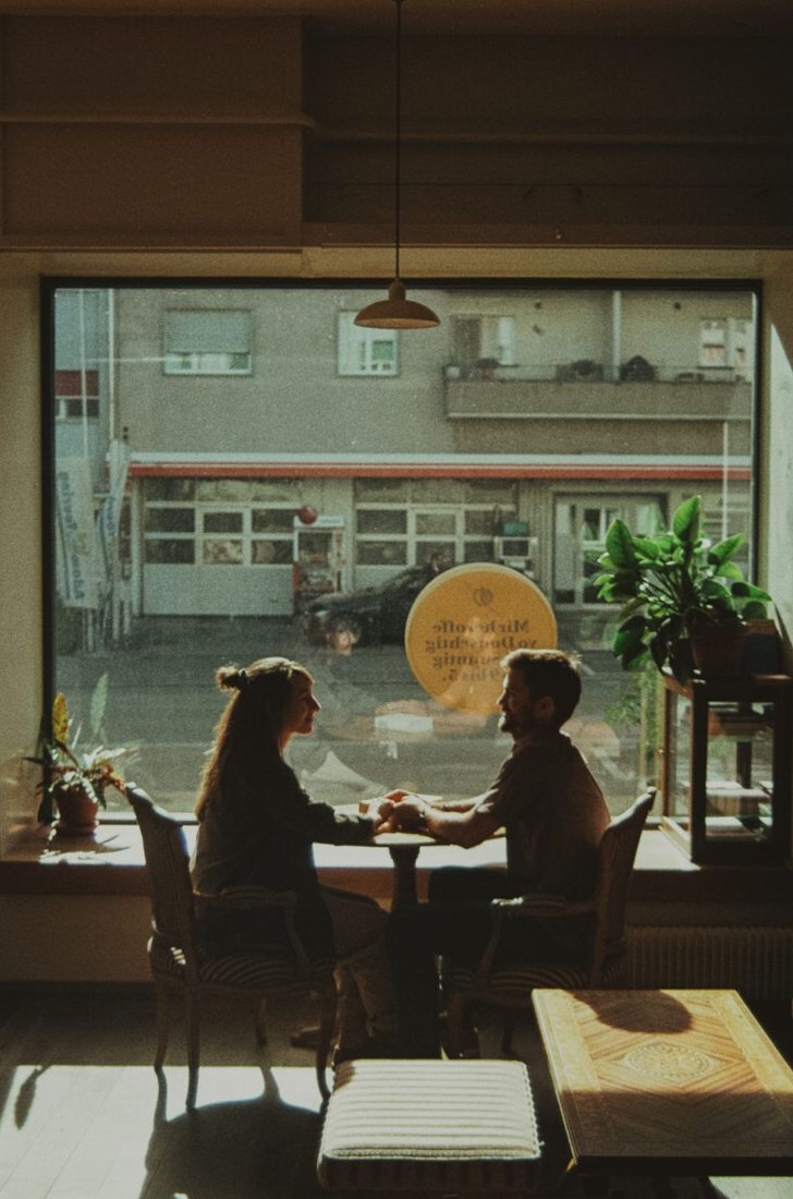 ⊹ Bern’s Timeless Coffee Shop Romance: Vintage Vibes & Soulful Matches ⊹ 🗝️ 350