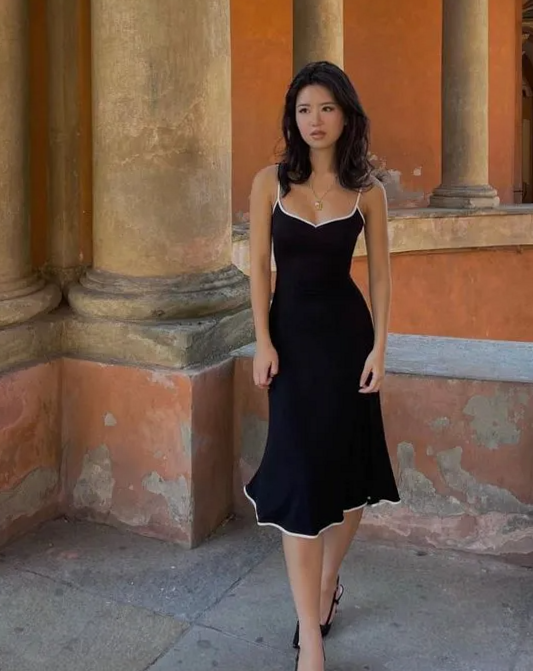 intimate moments captured • 10 Romantic Spring Outfits for Soulful Evenings Toge 946