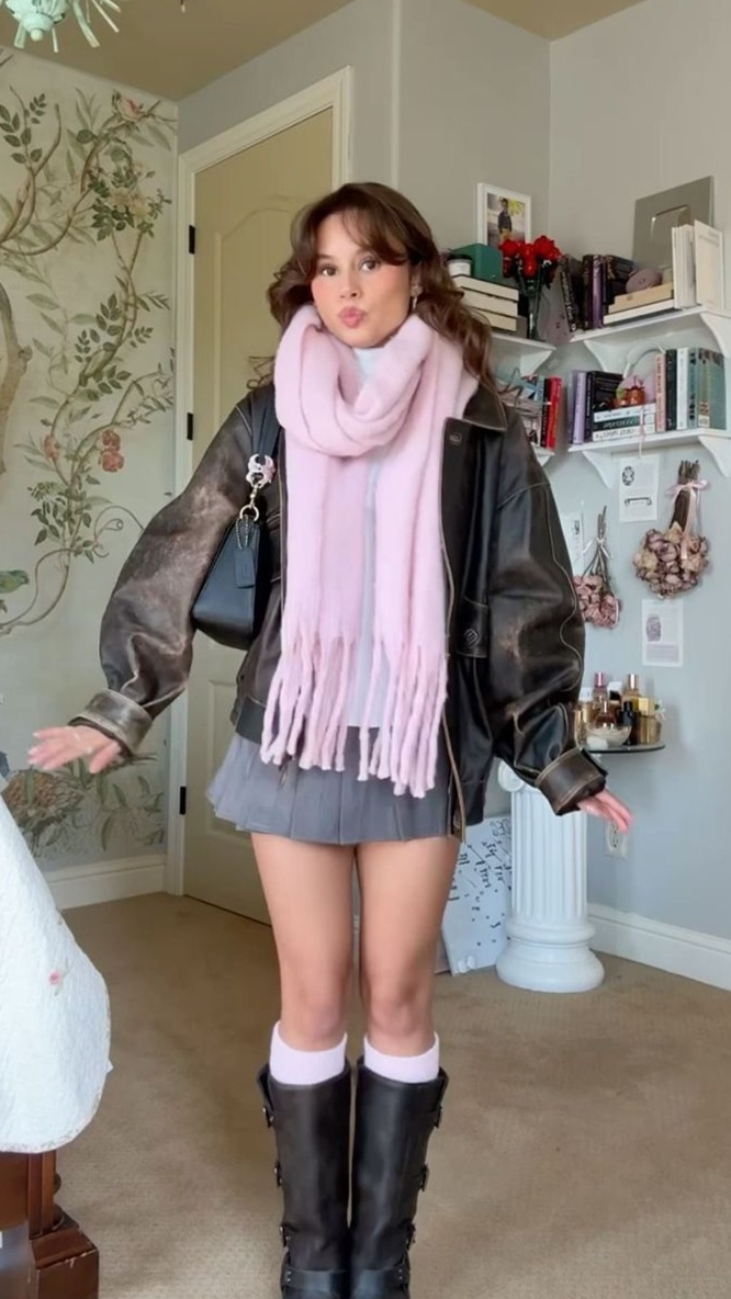 🧠 🌊 ⚖️ Retro Winter Charm: Vintage Leather & Christmas Market Magic | daily aest 422