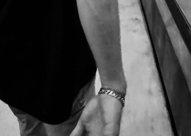 ⊹ Soulful Connections Through Timeless Hand Holding ⊹ 🏙️ 🎧 157