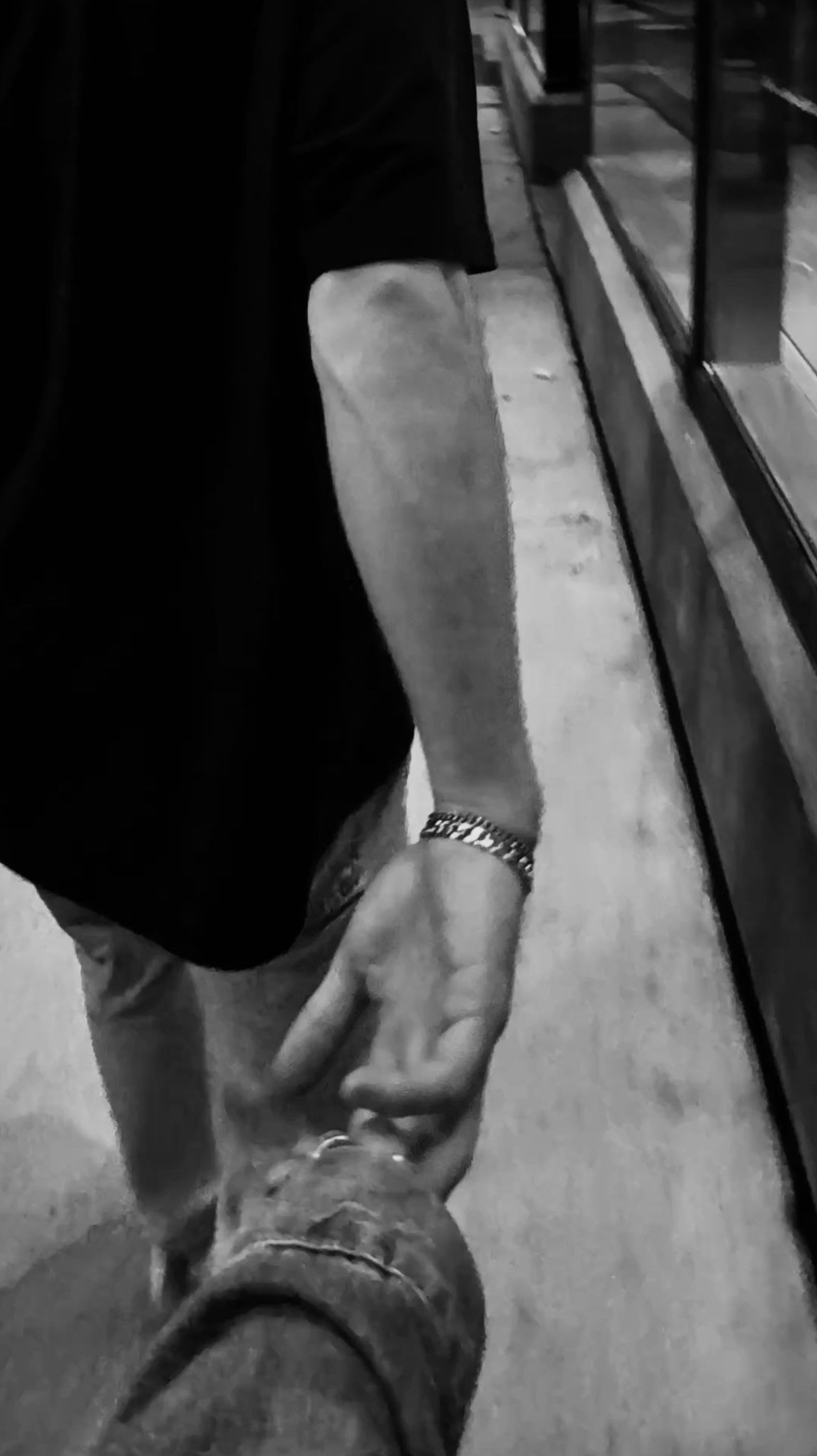 ⊹ Soulful Connections Through Timeless Hand Holding ⊹ 🏙️ 🎧 157
