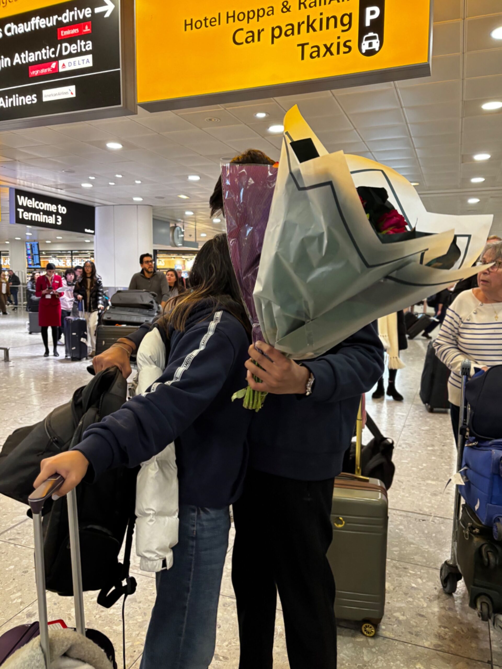 📚 ⟡ Soulful Encounters at Airports: Finding Fate in Transit 301