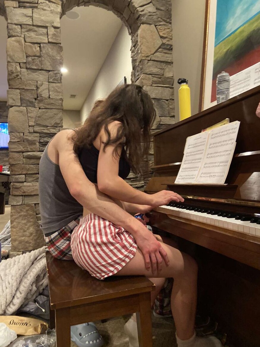 💕 Soulful Harmony: Where Piano Keys Find Their Perfect Match 498