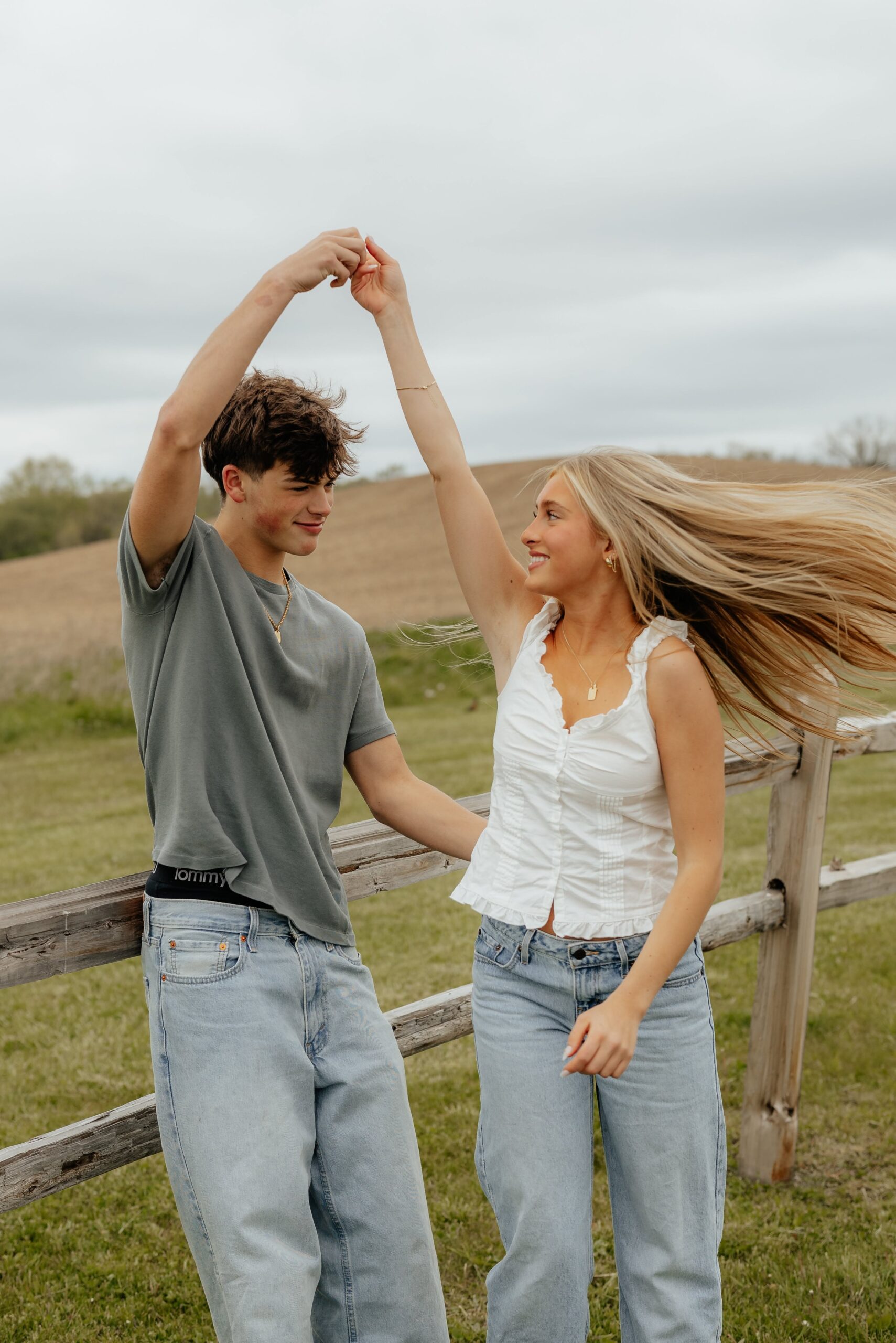 Soulful Visions: Capturing True Compatibility in Romantic Moments 📚 🖼️ 744