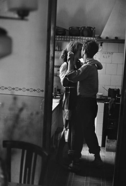 📚 📸 ⟡ Timeless Encounter in Black and White, 1952 Valencia 589