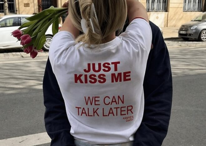art of modern romance: 👁️ 🥀 Just Kiss Me Under the Midnight Ivy 716