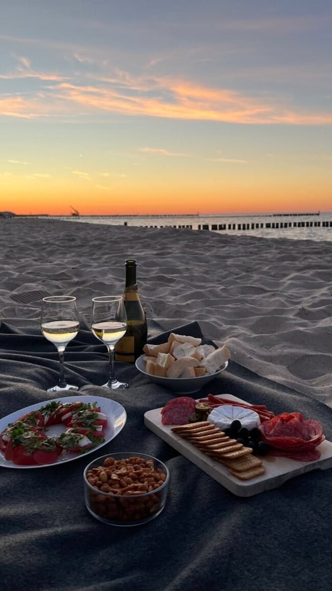 🎬 Celestial Backyard Evenings for Soulful Connections 412