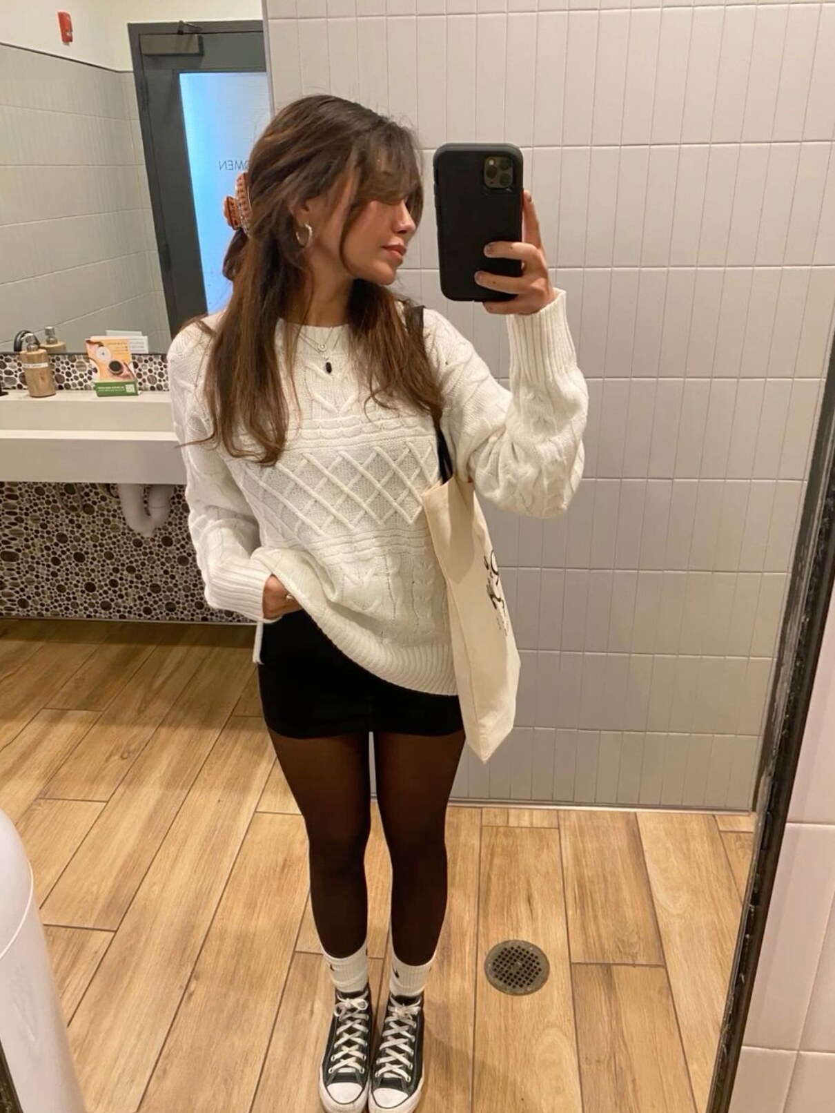 🌊 ☀️ 📝 Fate-Driven Style: Destiny in a Black Mini Skirt | mysterious soulmate en 185