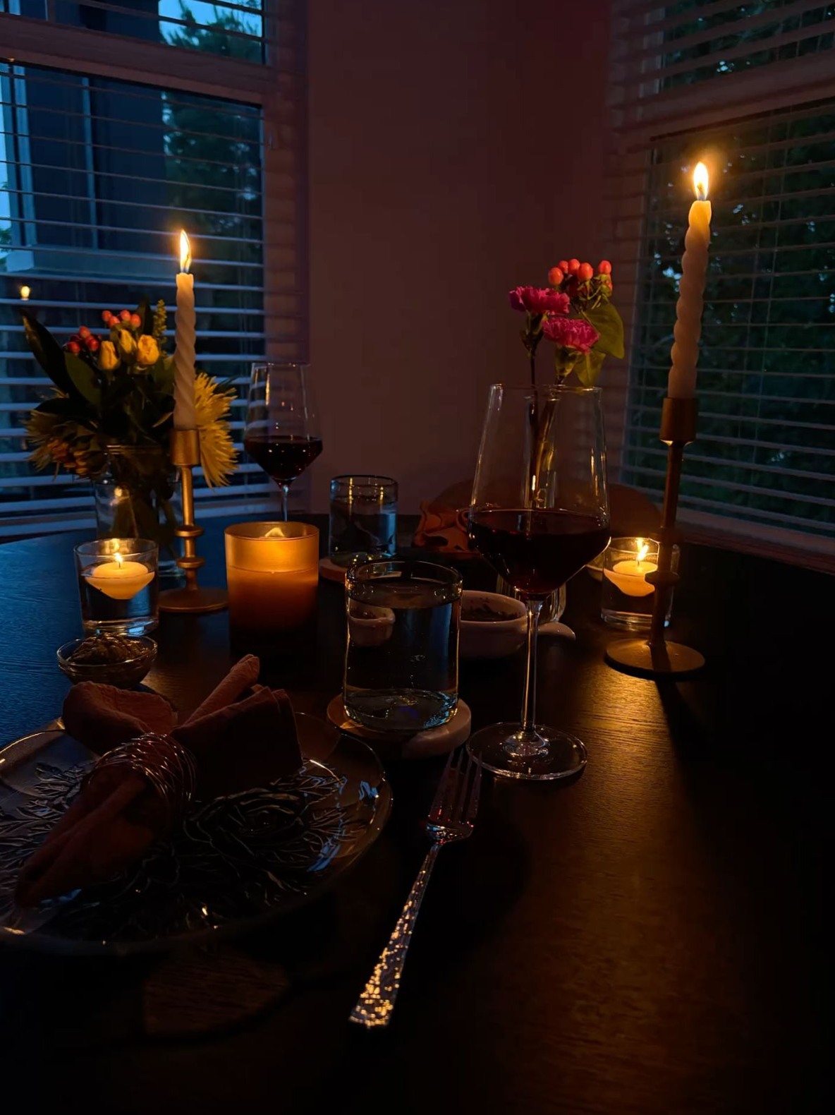 Intimate Eats: Nurturing Soulful Bonds Through Shared Meals • 🧘‍♀️ 631