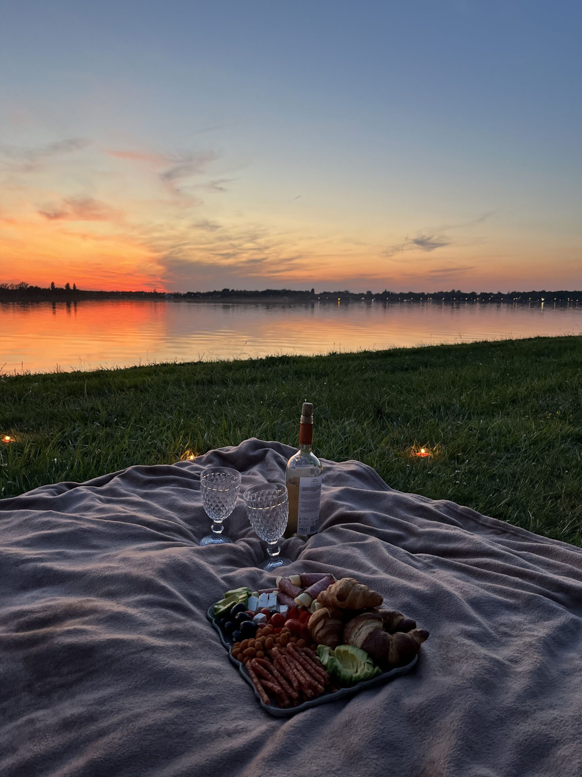 Soulful Evenings: Where Scenery Meets Synced Souls | 🤍 couple goals inspiration 393