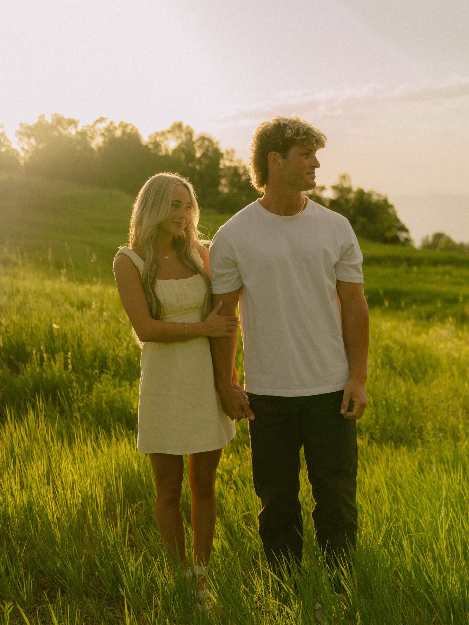🌊 💡 | Soulful Pair Poses for Timeless Connection and Harmony | modern romance in 739